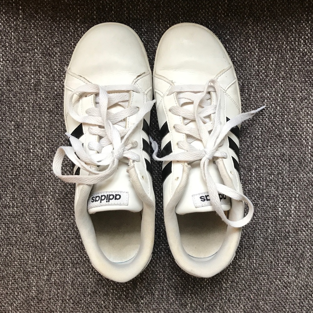 Adidas Original Shoe Sz 6 (in Men's) *FINAL PRICE*